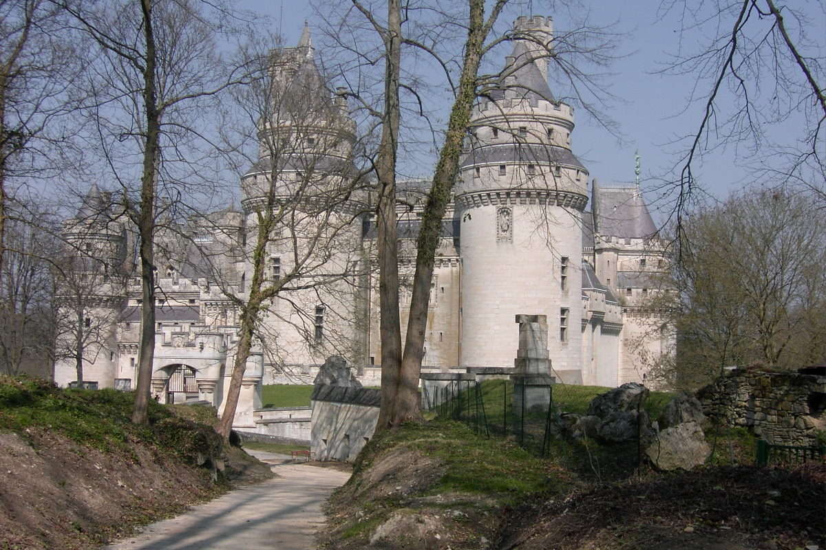 Fonds d'cran Constructions et architecture Chteaux - Palais Pierrefonds et son chteau