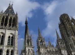 Wallpapers Constructions and architecture la cahtdrale de rouen et des nuages bourgeonnant