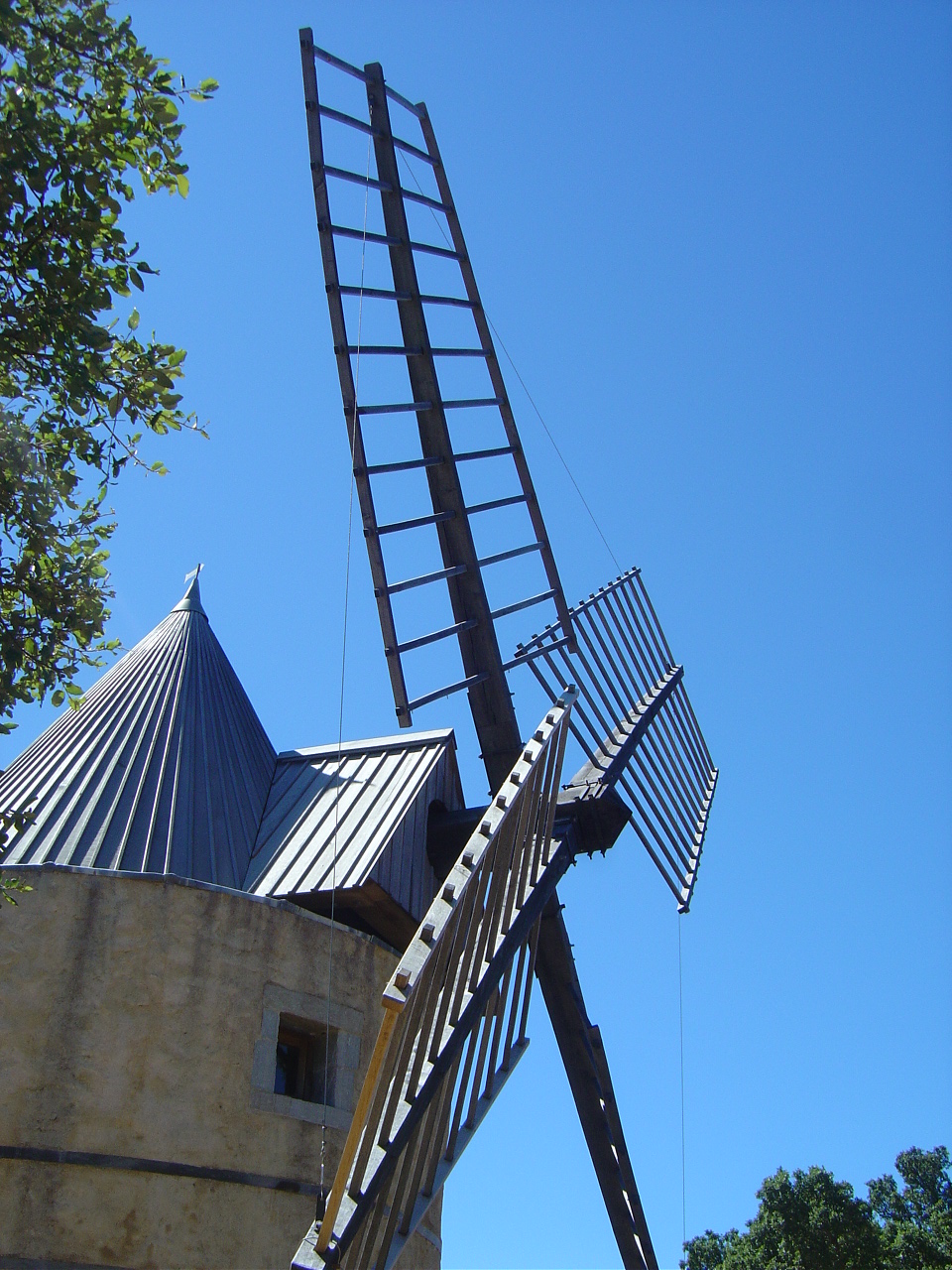 Fonds d'cran Constructions et architecture Moulins - Eoliennes Moulin prs de Ramatuelle (Var)