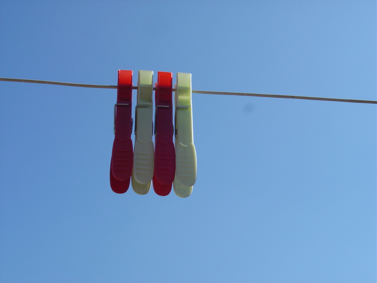 Fonds d'cran Objets Divers  La pince  linge !