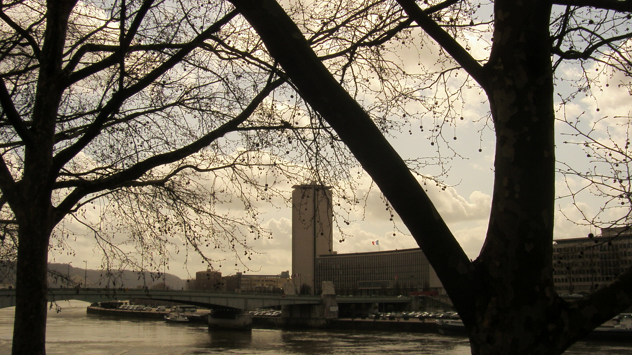 Fonds d'cran Nature Fleuves - Rivires - Torrents la seine sous un ciel laiteux