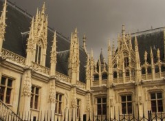 Wallpapers Constructions and architecture le palais de justice sous un ciel menaant