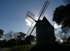 Fonds d'cran Constructions et architecture les ailes du moulin sont dans la lumire