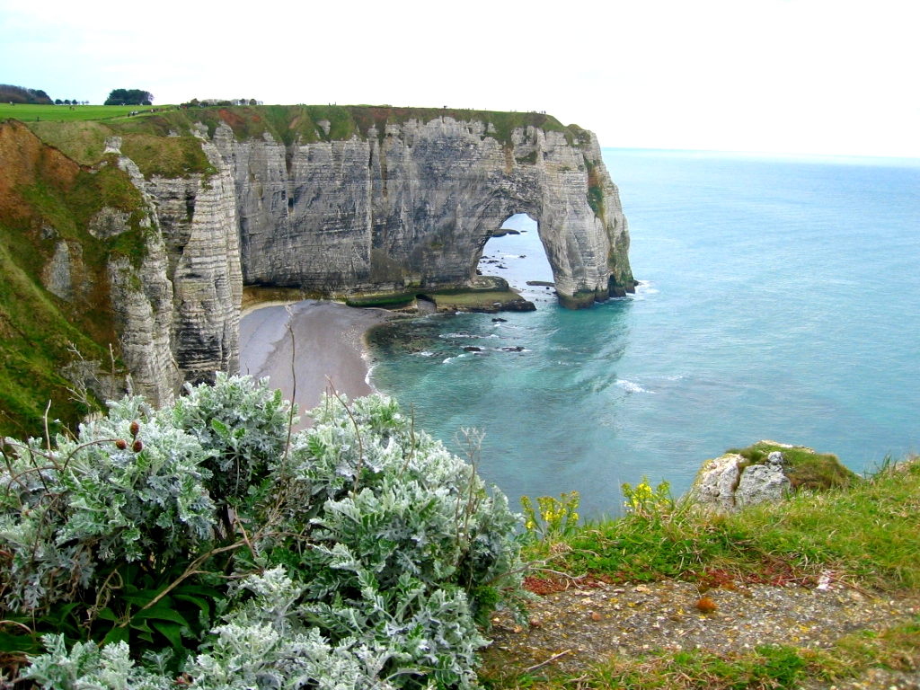 Fonds d'cran Voyages : Europe France > Normandie Etretat, vue sur le rocher