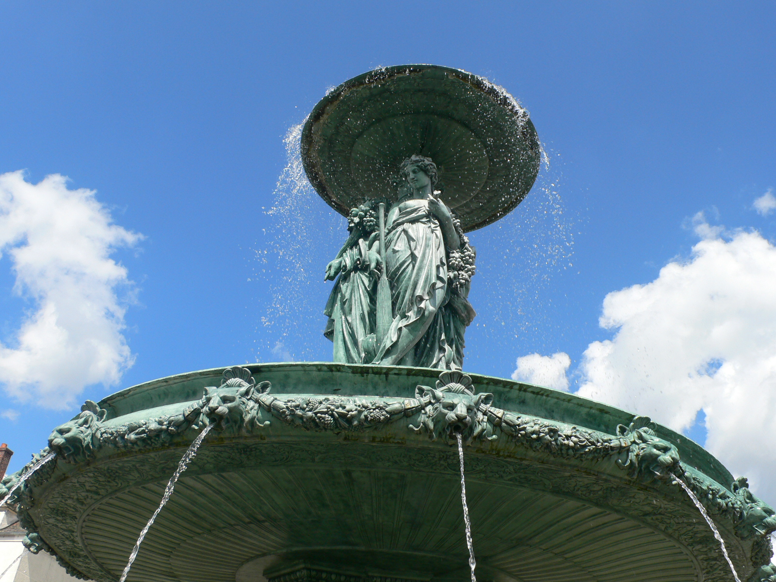 Fonds d'cran Constructions et architecture Fontaines - Jets d'eau Fontaine St Aspais  Melun