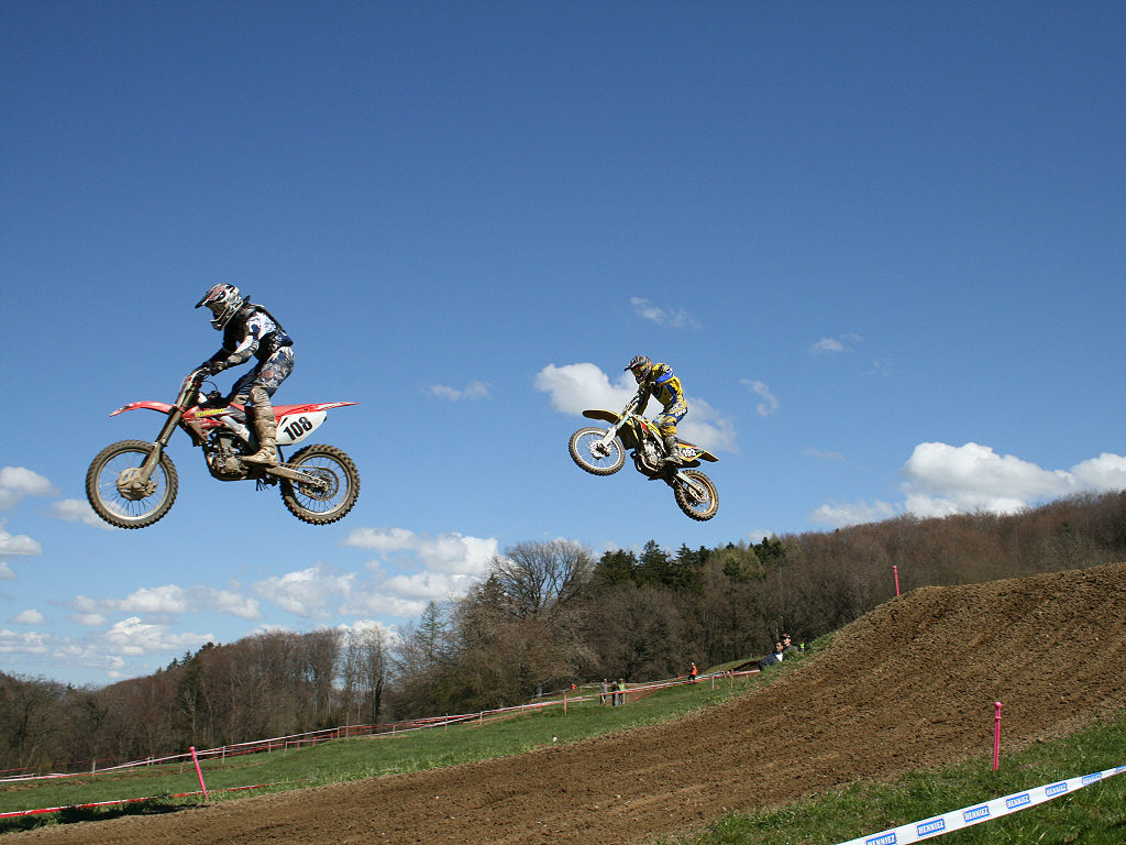 Fonds d'cran Motos Motocross Saut