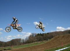 Fonds d'cran Motos Saut