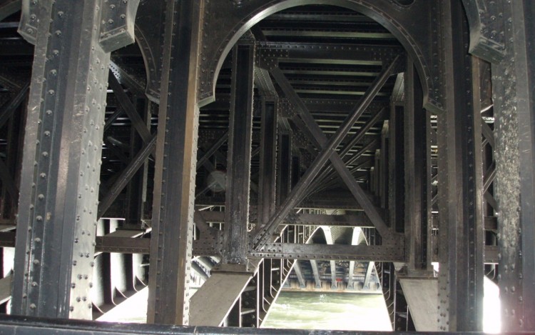 Fonds d'cran Constructions et architecture Ponts - Aqueducs sous le pont Alexandre III  Paris