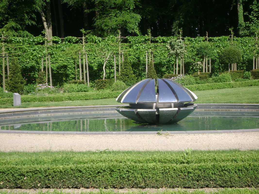 Wallpapers Constructions and architecture Fountains - Water Jets fontaine dans un parc