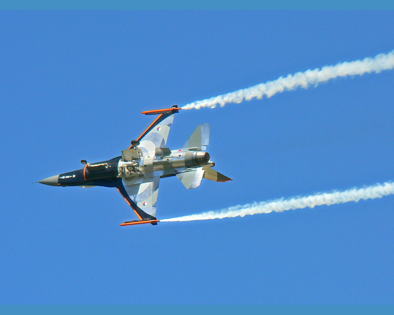 Fonds d'cran Avions Meetings ariens F16 Solo Display