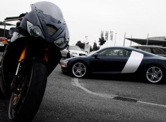 Fonds d'cran Voitures WIDE - R8 VS Triumph 675 Triple