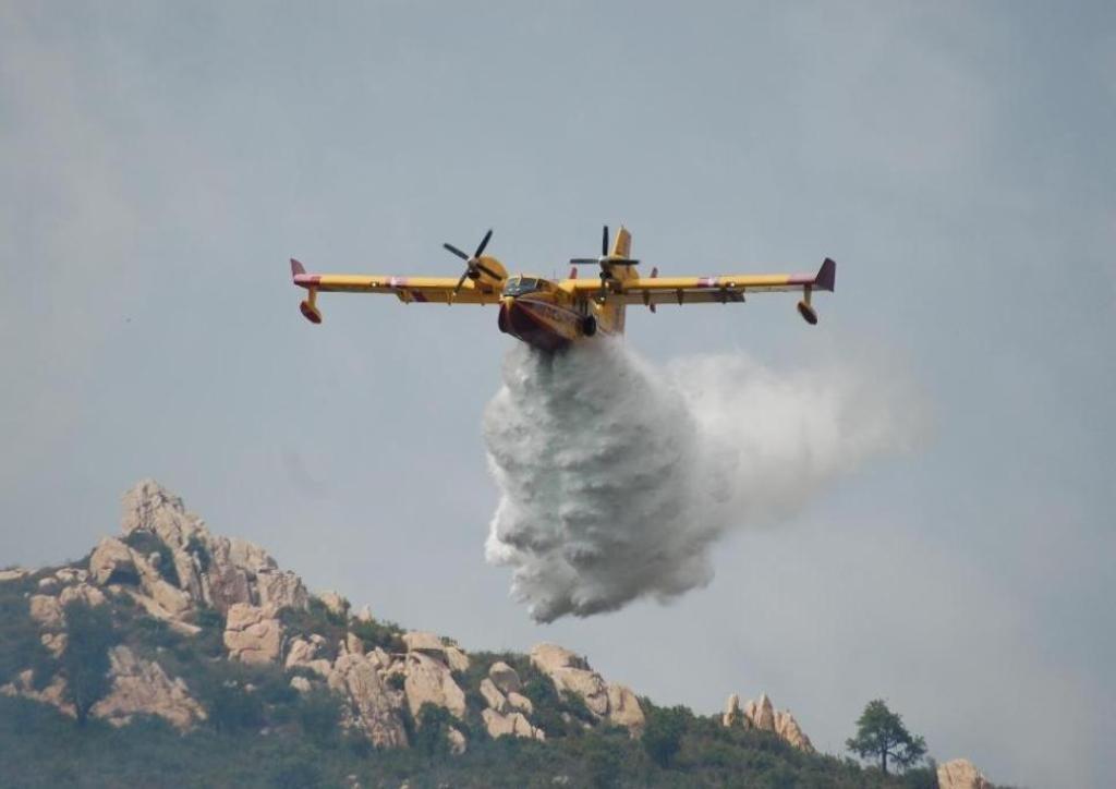 Fonds d'cran Avions Canadairs  CORSE