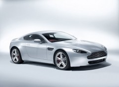 Fonds d'cran Voitures Aston Martin V8 Vantage (2009)