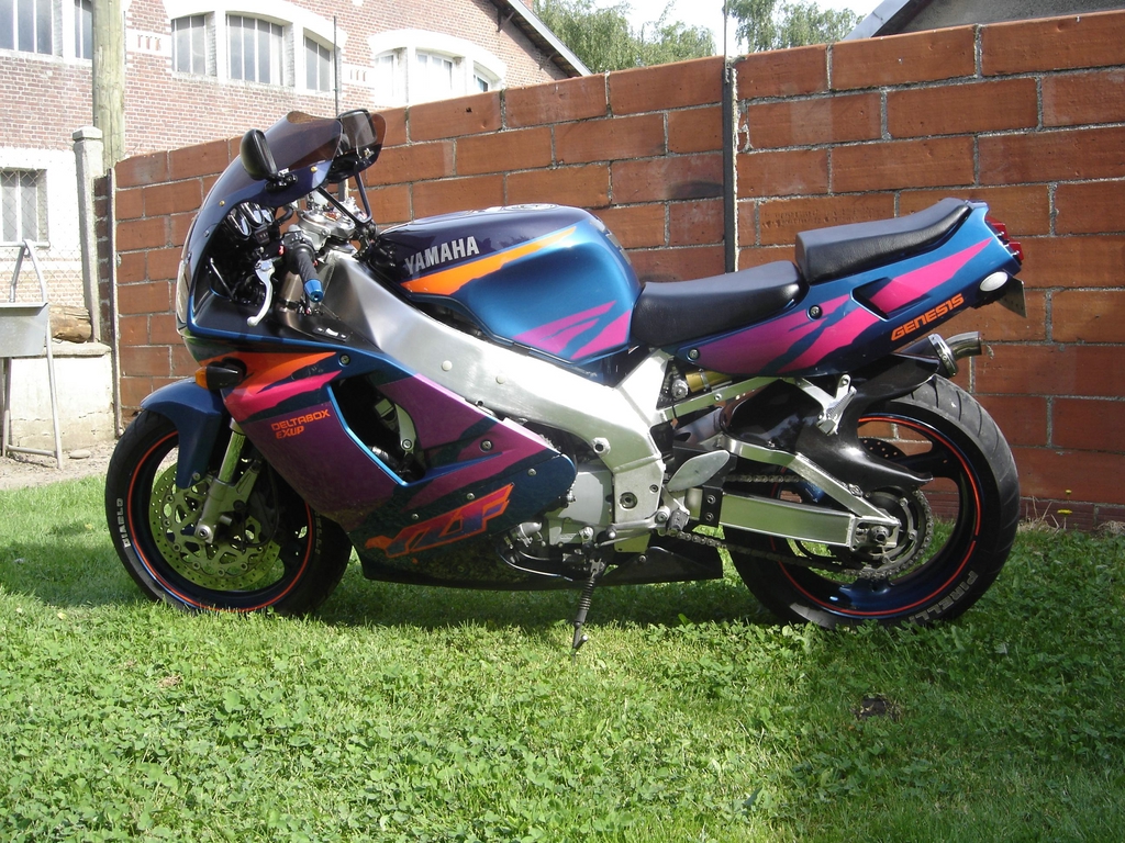 Fonds d'cran Motos Yamaha 750 yzf