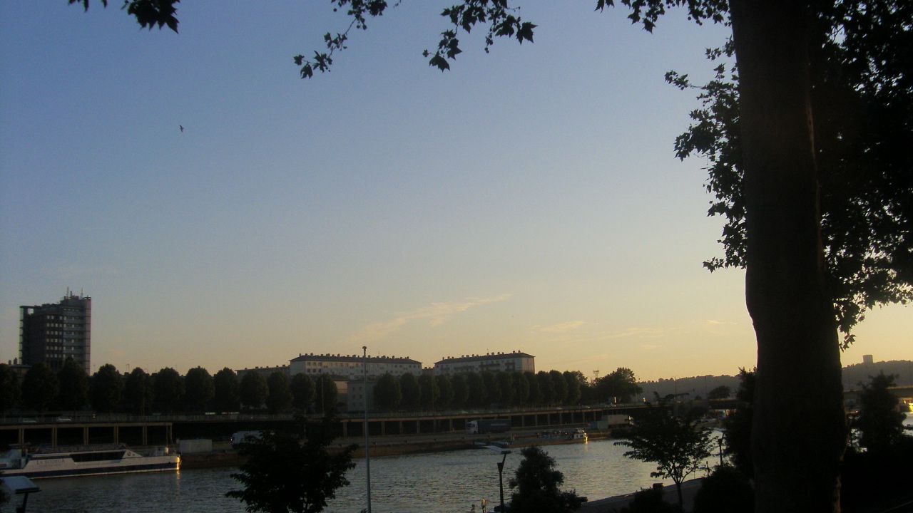 Wallpapers Nature Rivers - Torrents le ciel couchant inonde la seine