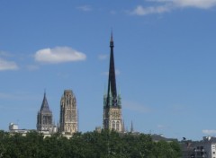 Wallpapers Constructions and architecture la cathdrale de Rouen dans l'azur