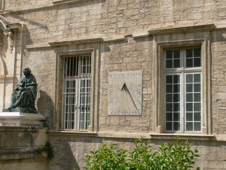 Wallpapers Constructions and architecture Decoration Cadran  solaire sur le mur de la Facult de Mdecine  Montpellier