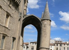 Fonds d'cran Constructions et architecture Profil lgant de l'entre de la massive cathdrale St Pierre