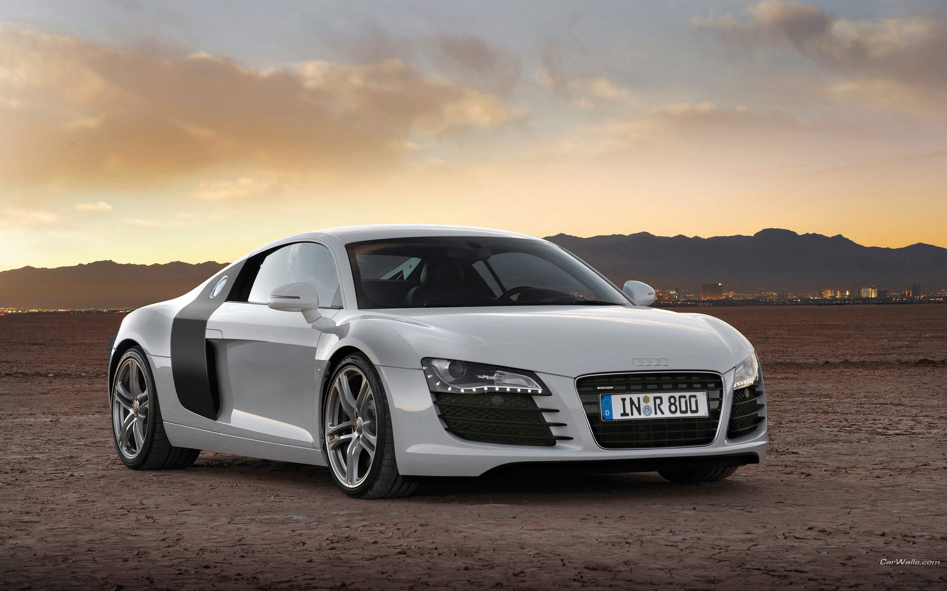 Fonds d'cran Voitures Audi Audi R8 grise