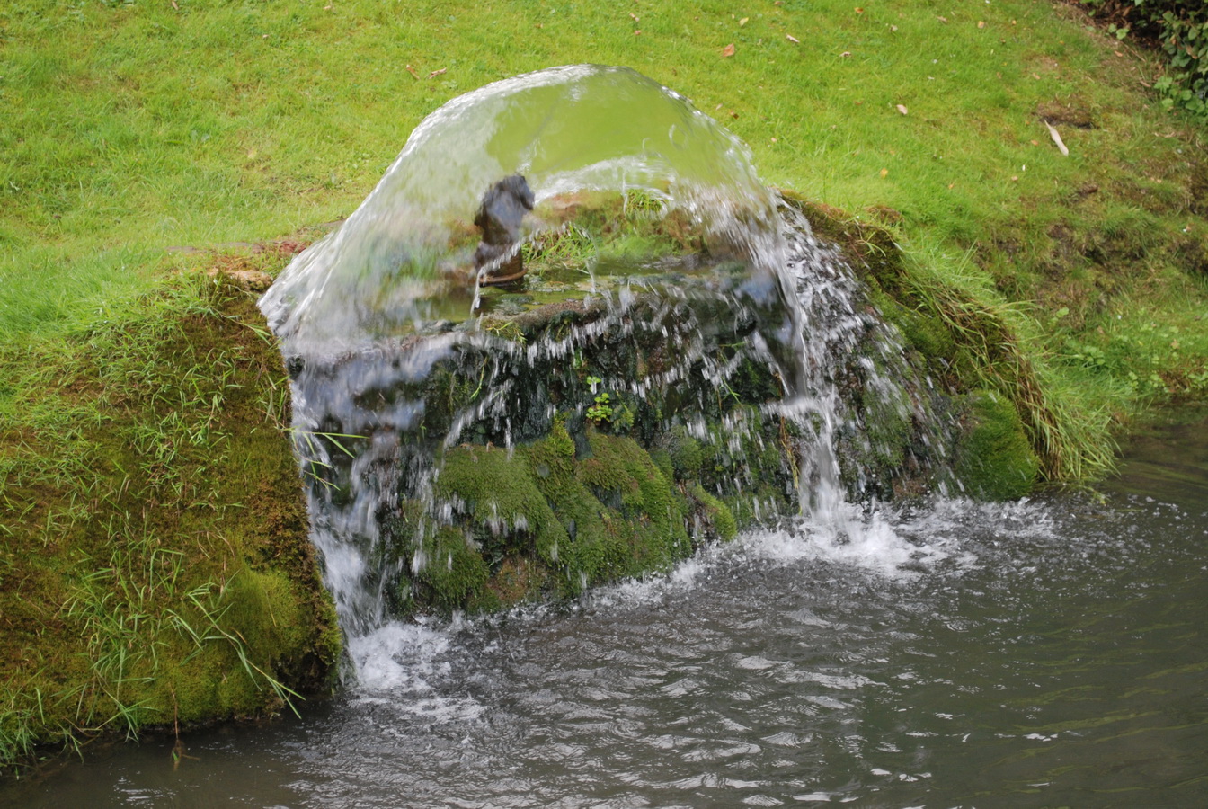 Wallpapers Constructions and architecture Fountains - Water Jets Fontaine dans le jardin d'Annevoie