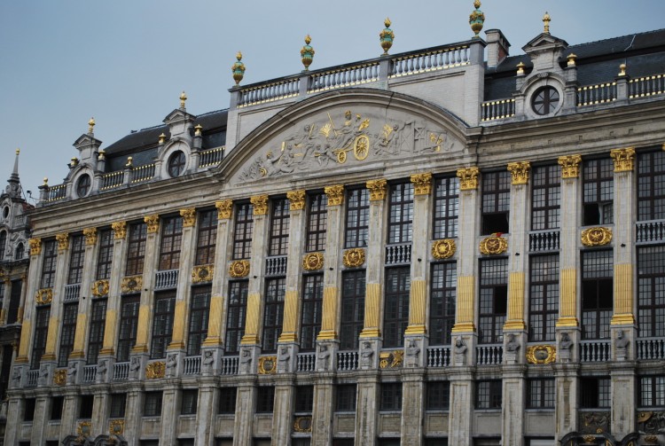 Fonds d'cran Constructions et architecture Constructions diverses Btiment sur la place de Bruxelles