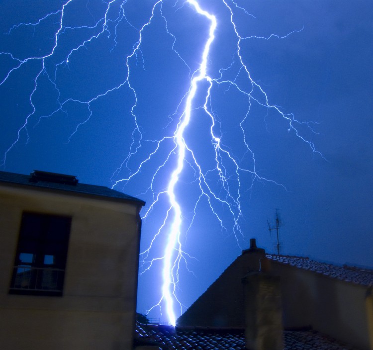 Fonds d'cran Nature Eclairs - Foudre Orage sur Poitiers