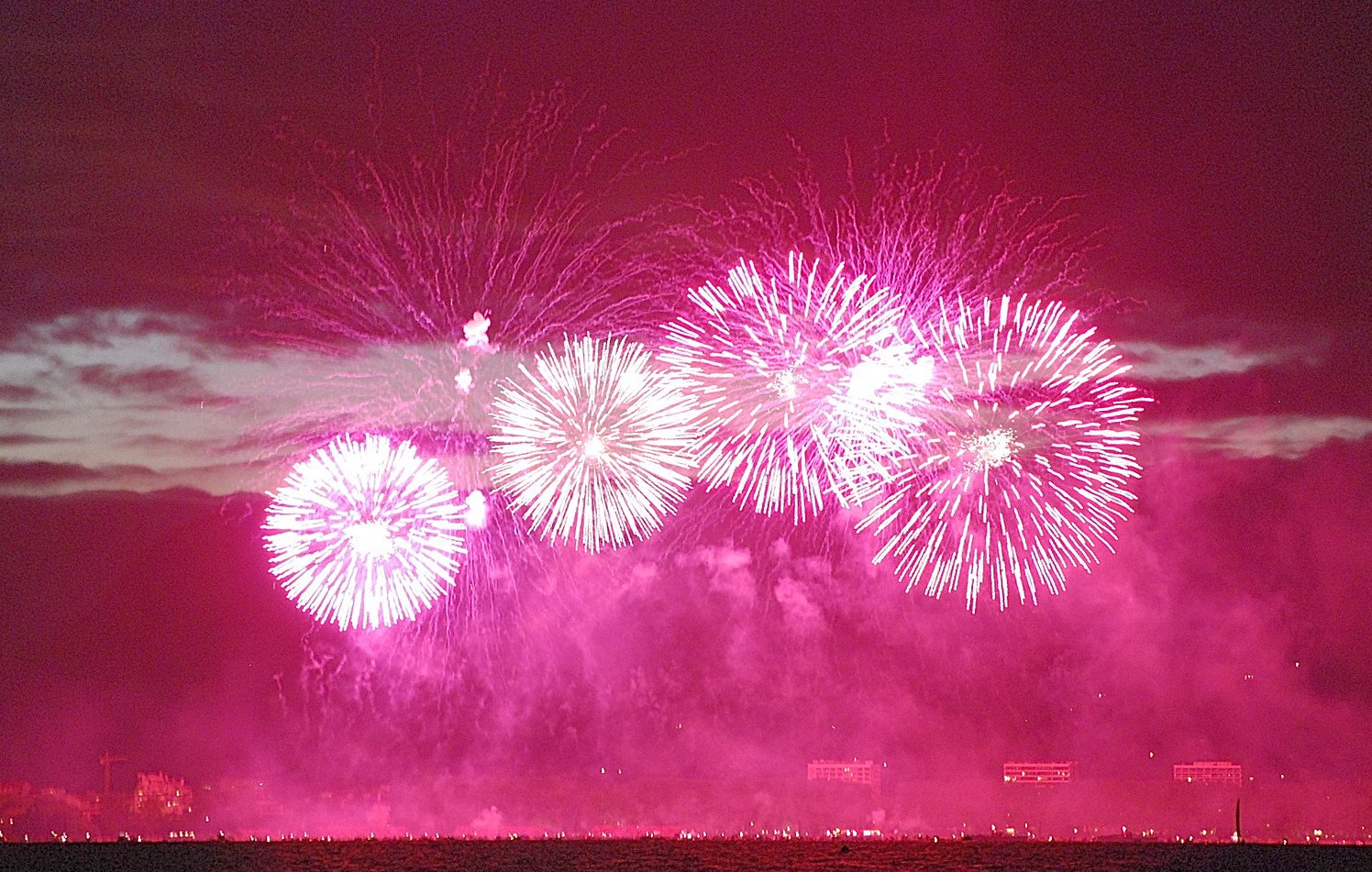 Wallpapers People - Events Fireworks Fete du lac d'Annecy 2008