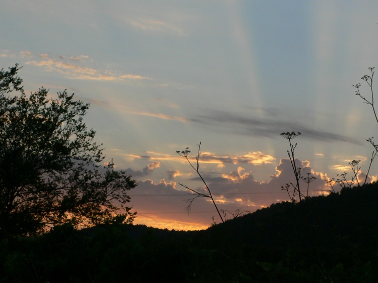 Fonds d'cran Nature Couchers et levers de Soleil Rayonnement bleut d'un coucher de soleil dans le VAr