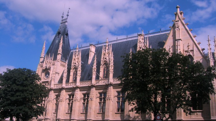 Fonds d'cran Constructions et architecture Chteaux - Palais une justice trs ensoleille