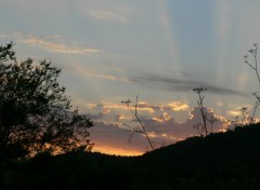 Fonds d'cran Nature Rayonnement bleut d'un coucher de soleil dans le VAr