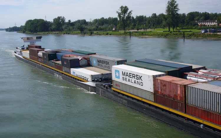 Fonds d'cran Bateaux Marine Marchande Barge sur le Rhin