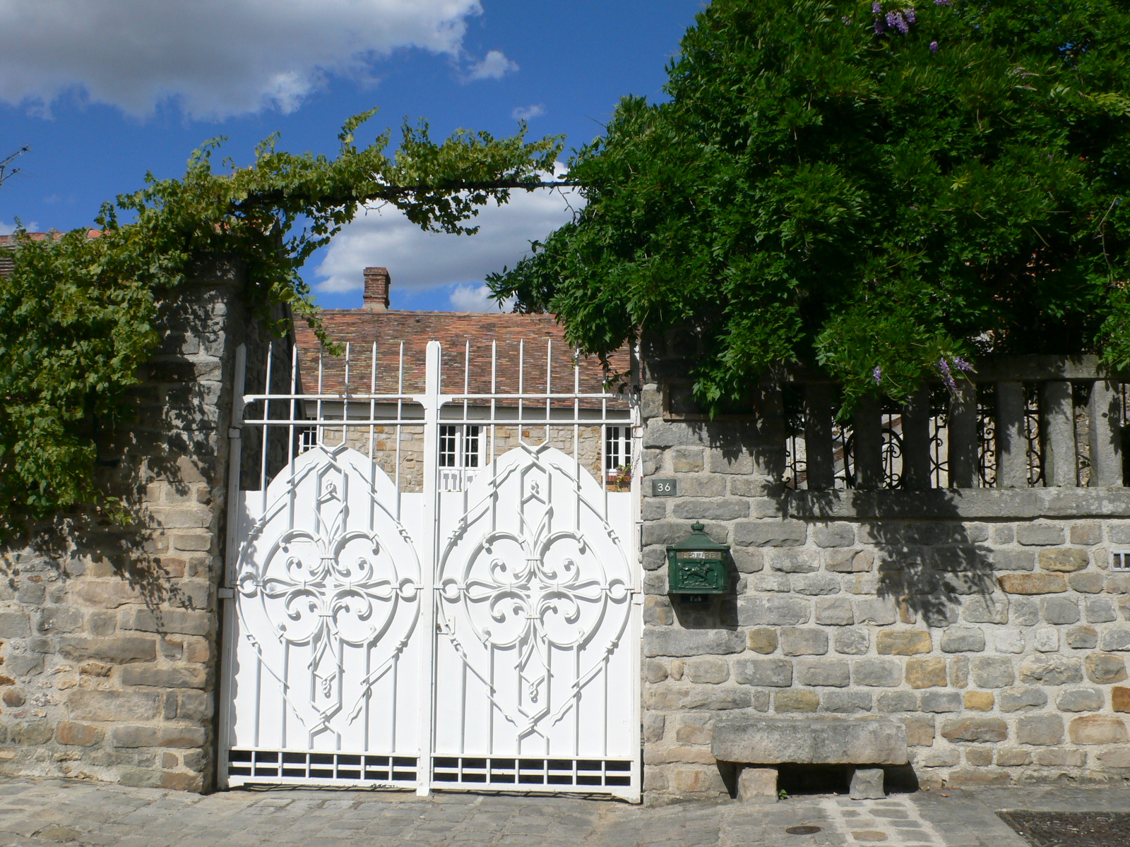 Fonds d'cran Constructions et architecture Portes - Fentres - Porches Une belle porte en fer forg