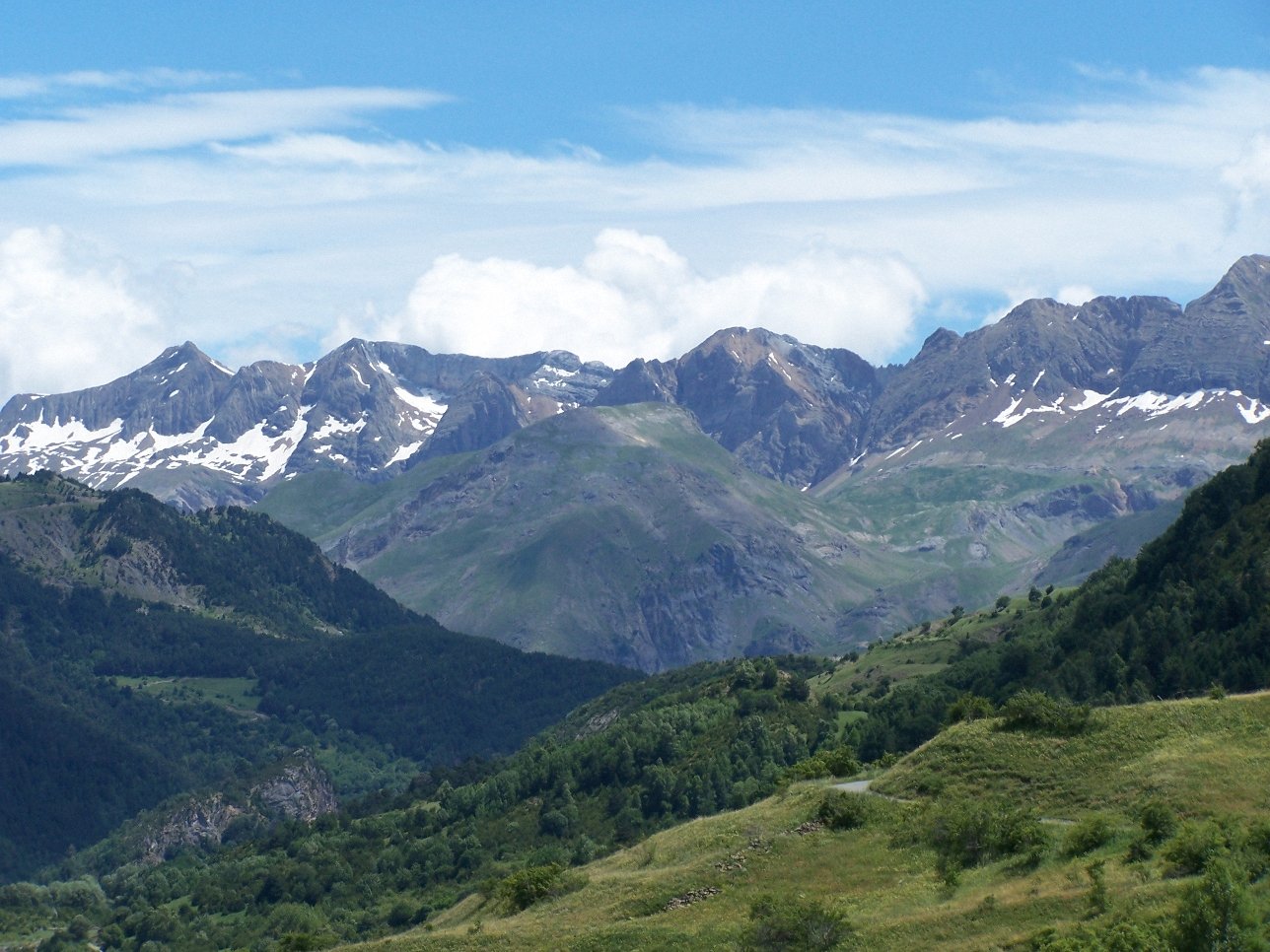 Fonds d'cran Nature Montagnes Les Pyrnes au col du Pourtalet