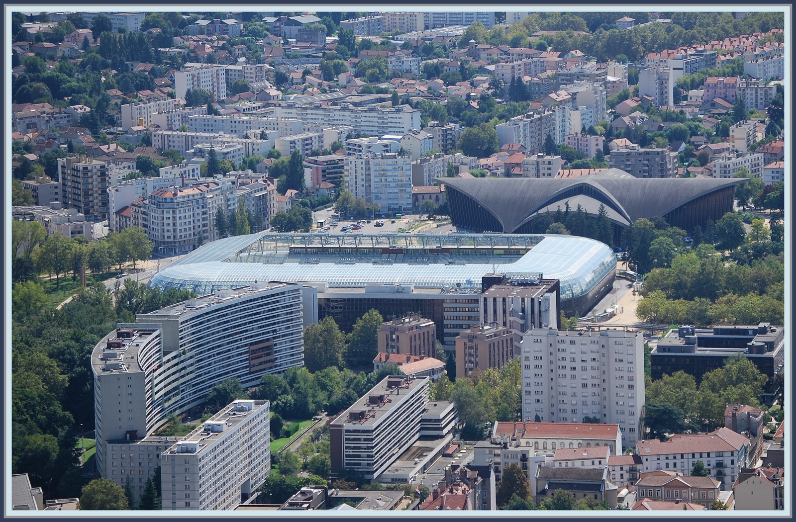 Fonds d'cran Constructions et architecture Monde moderne Vol au dessus du stade des Alpes (Grenoble)