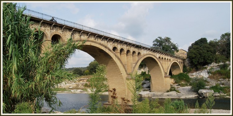 Fonds d'cran Constructions et architecture Ponts - Aqueducs Pont sur le Gardon  Collias (84)