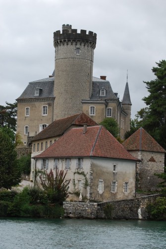 Wallpapers Constructions and architecture Castles - Palace Chteau sur les berges du lac d'Annecy