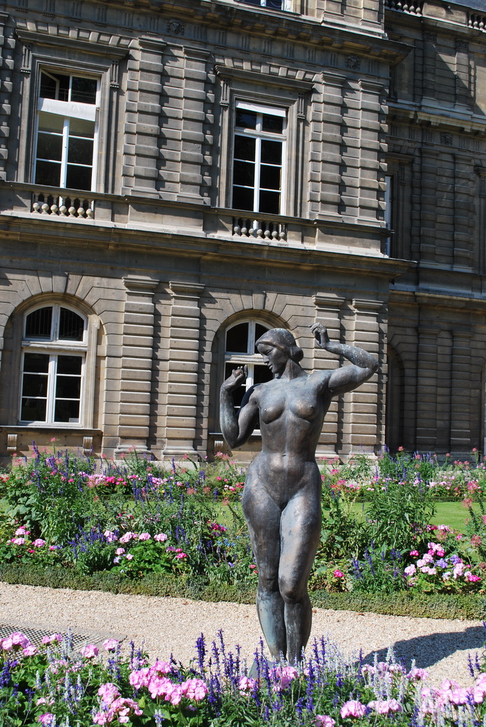 Fonds d'cran Constructions et architecture Statues - Monuments Statue dans le jardin du Luxembourg