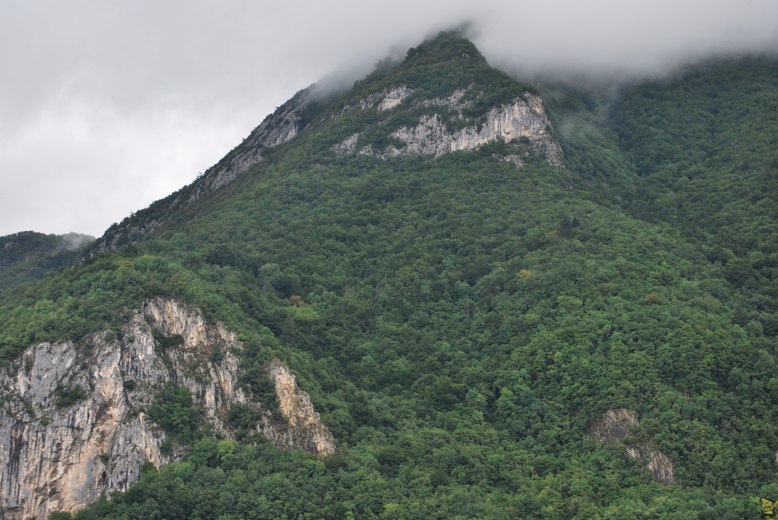 Wallpapers Nature Mountains Montagne sous les nuages