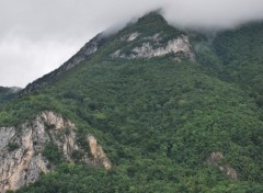 Fonds d'cran Nature Montagne sous les nuages