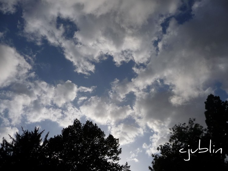 Fonds d'cran Nature Ciel - Nuages des nuages dansent 