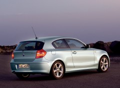 Fonds d'cran Voitures Bmw 120i (2008)