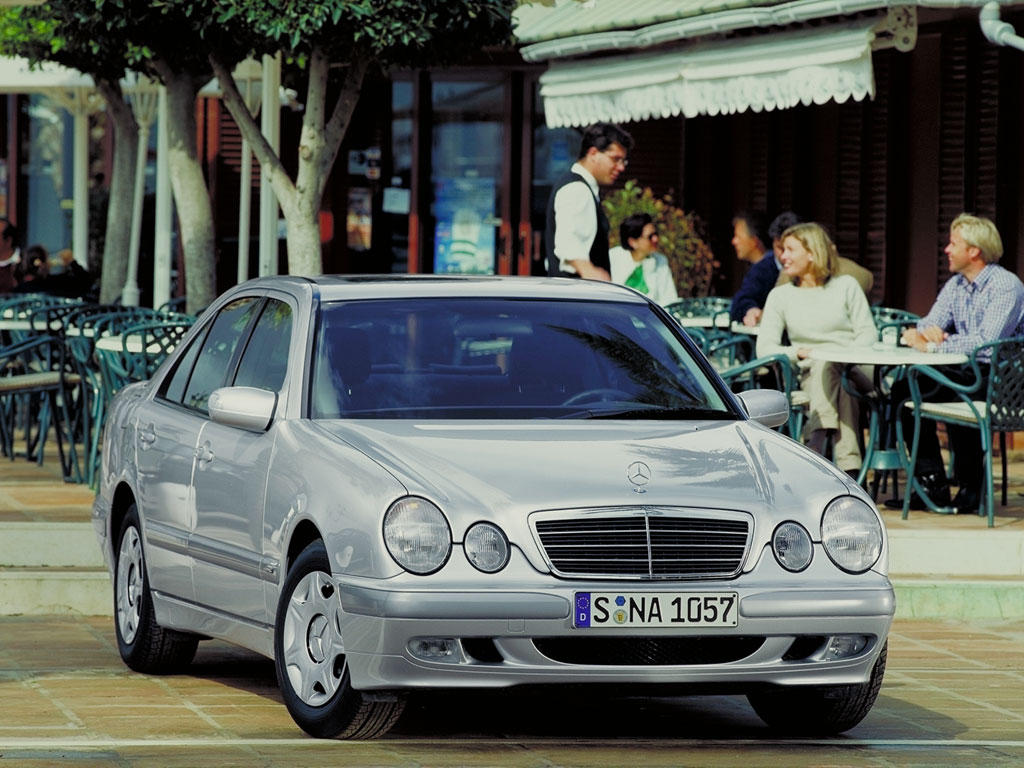 Fonds d'cran Voitures Mercedes Mercedes Classe-E (1996)