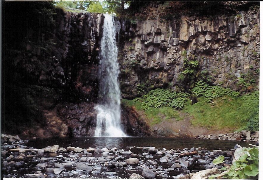 Fonds d'cran Nature Cascades - Chutes cascade en auvergne