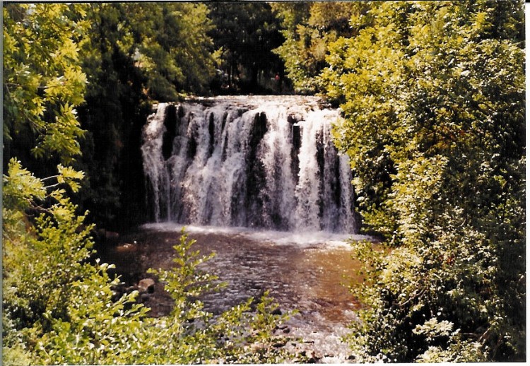 Fonds d'cran Nature Cascades - Chutes cascade en auvergne