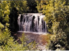 Fonds d'cran Nature cascade en auvergne