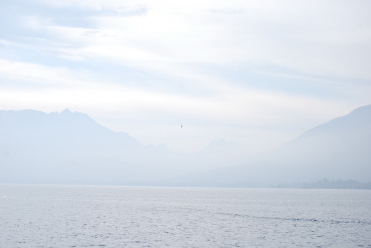 Fonds d'cran Nature Lacs - Etangs Brume lointaine sur le lac d'Annecy