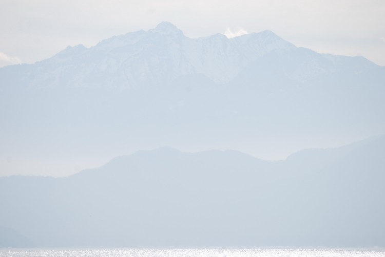 Fonds d'cran Nature Montagnes Neige lointaine et brume