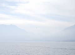 Fonds d'cran Nature Brume lointaine sur le lac d'Annecy