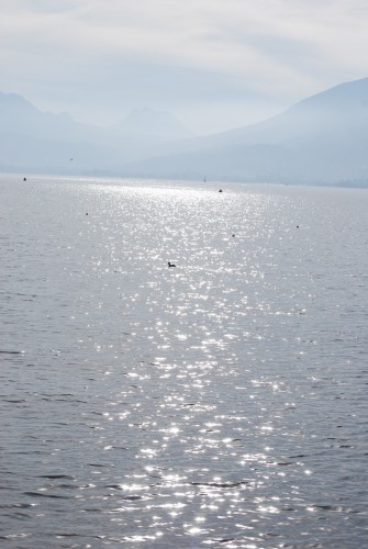 Wallpapers Nature Lakes - Ponds Reflet du soleil sur le lac, avec les montagnes en fond