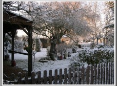 Fonds d'cran Nature Jardin sous la neige.